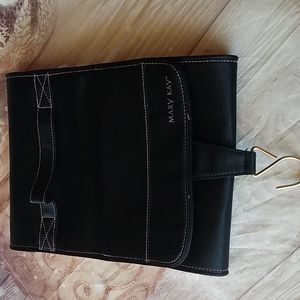 A) Mary kay makeup bag